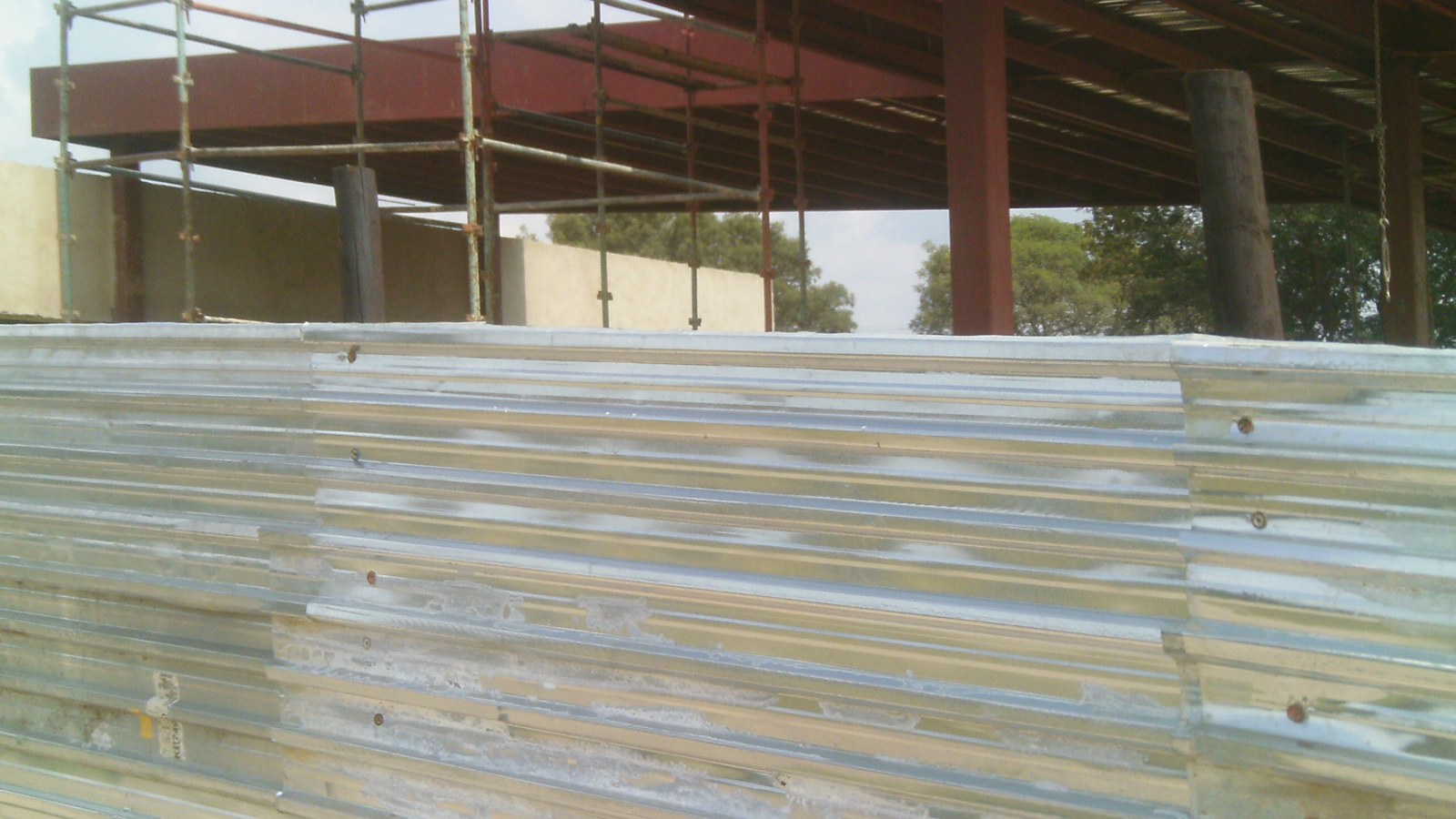 Filling station canopy structure during construction